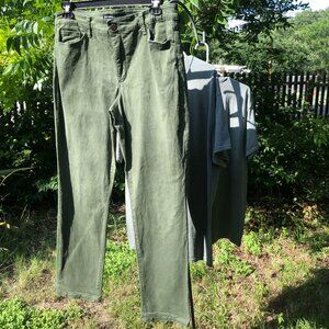 Bandolino Green Pants and 2 Green Gildan T-shirts